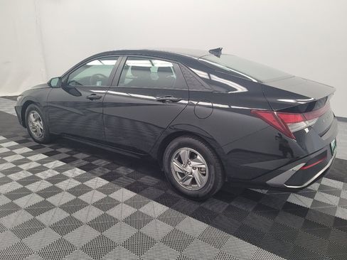 Used 2025 Hyundai Elantra SE FWD image 3