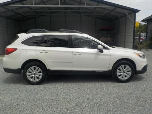 Used 2016 Subaru Outback 2.5i Premium AWD/4WD image 6