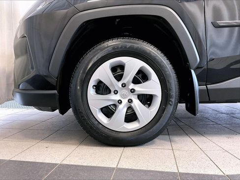 Used 2021 Toyota RAV4 LE AWD/4WD image 7