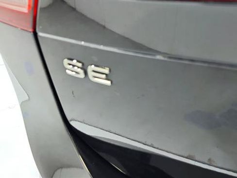 Used 2024 Volkswagen Tiguan SE FWD image 35