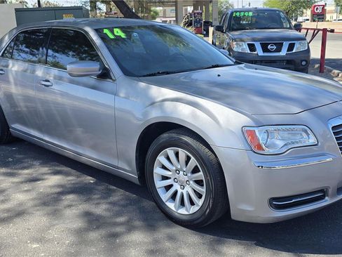 Used 2014 Chrysler 300 RWD image 3
