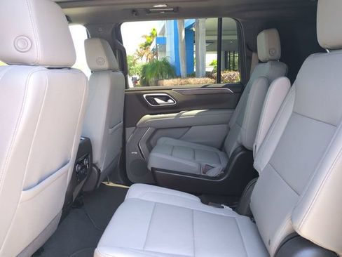 Used 2023 Chevrolet Suburban Z71 w/ Z71 Off-Road Package AWD/4WD image 17