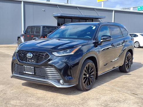 Used 2024 Toyota Highlander XSE image 3