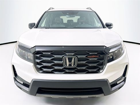 Used 2025 Honda Passport TrailSport image 32