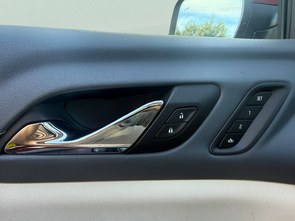 Used 2020 GMC Acadia Denali w/ Technology Package FWD image 26