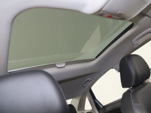 Used 2024 Volkswagen Jetta SE w/ Panoramic Sunroof Package FWD image 11