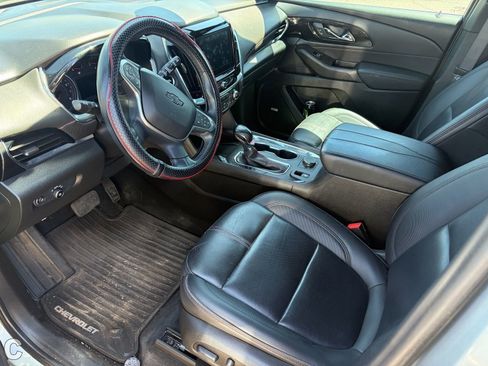 Used 2023 Chevrolet Traverse RS FWD image 10