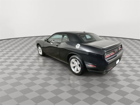 Used 2023 Dodge Challenger SXT image 6