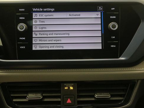 Used 2024 Volkswagen Taos SE AWD/4WD image 33