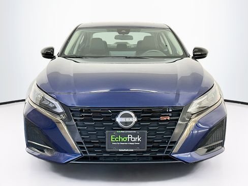Used 2024 Nissan Altima 2.5 SR w/ SR Premium Package FWD image 2