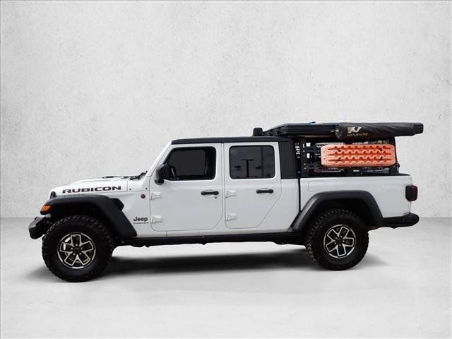 Used 2024 Jeep Gladiator Rubicon w/ Technology Group AWD/4WD image 2