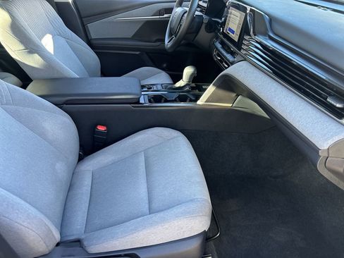 Used 2025 Toyota Camry LE w/ Convenience Package image 9