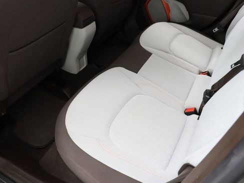 Used 2016 Jeep Renegade Latitude AWD/4WD image 30