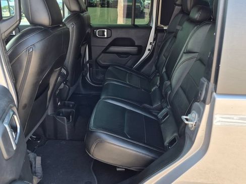 Used 2021 Jeep Gladiator Overland AWD/4WD image 15