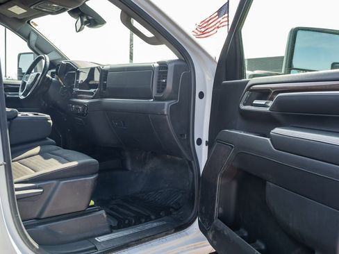 Used 2024 Chevrolet Silverado 2500 LT w/ Convenience Package image 12