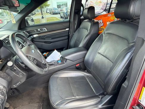 Used 2017 Ford Explorer Limited w/ Equipment Group 301A FWD image 2