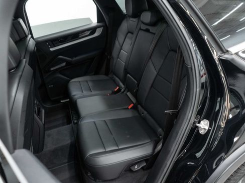 Used 2024 Porsche Cayenne AWD/4WD image 34