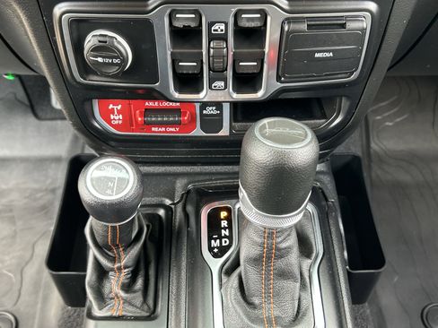 Certified 2021 Jeep Gladiator Mojave AWD/4WD image 25