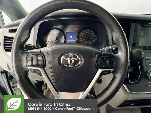 Used 2016 Toyota Sienna LE image 8