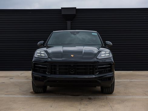 Certified 2025 Porsche Cayenne Coupe image 10