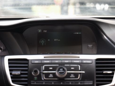Used 2015 Honda Accord LX image 36