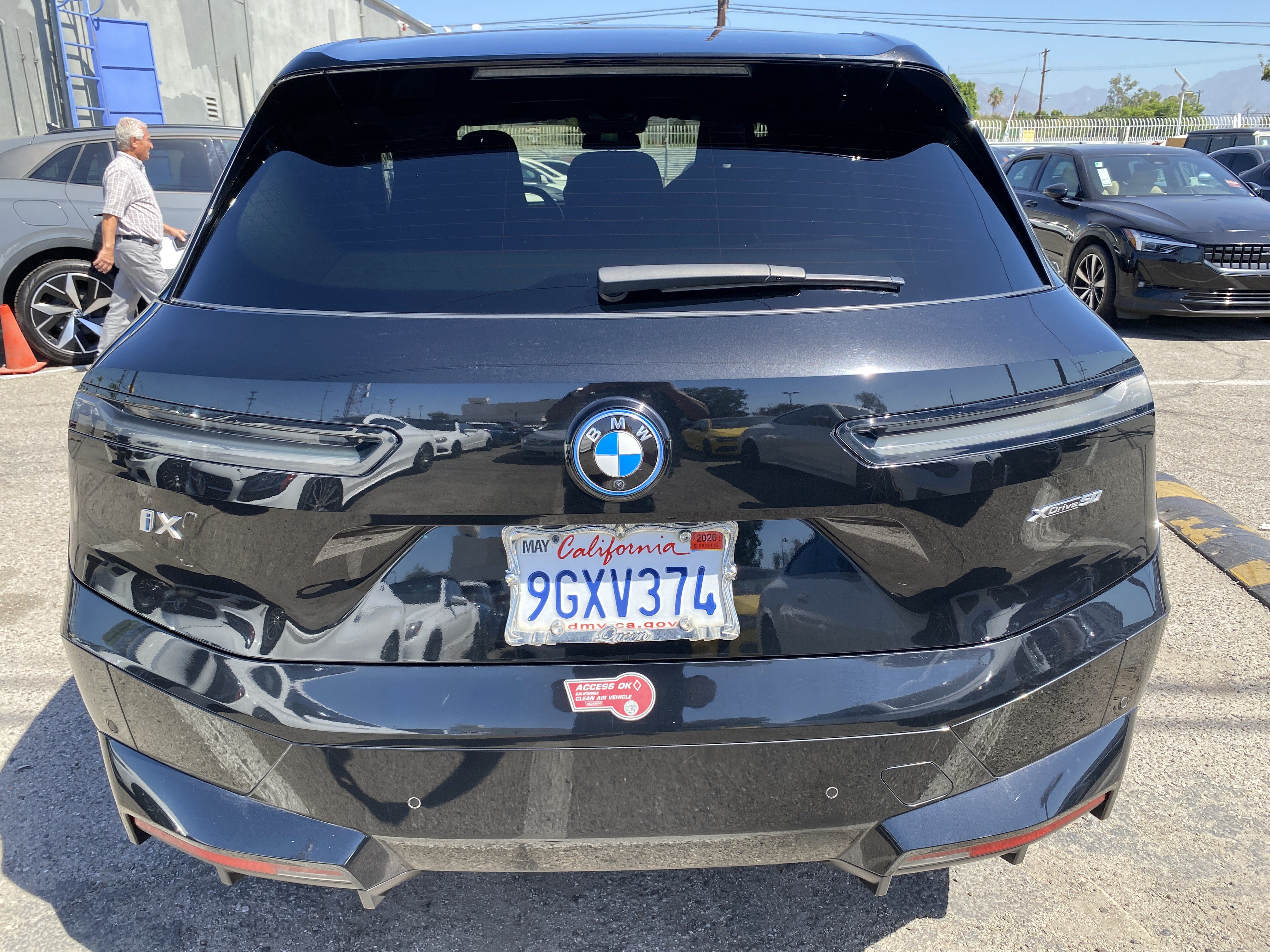 Used 2023 BMW iX xDrive50 w/ Premium Package AWD/4WD image 12