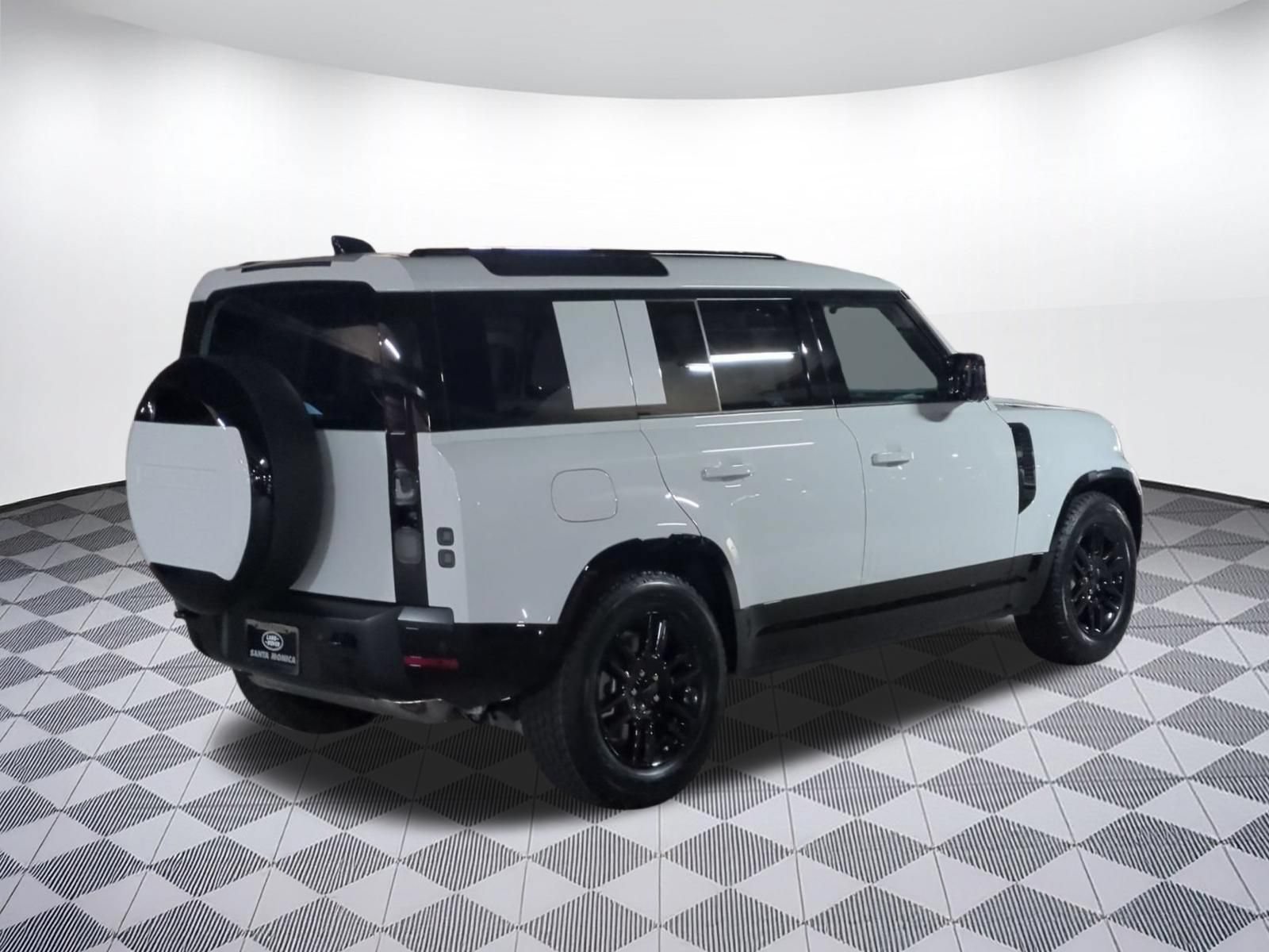 New 2026 Land Rover Defender 110 X-Dynamic SE AWD/4WD image 5