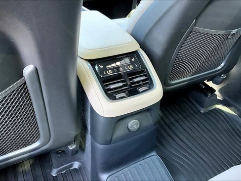 Used 2026 Volvo XC90 T8 Plus w/ Protection Package Premier AWD/4WD image 37