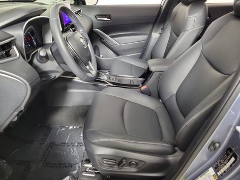 Used 2023 Toyota Corolla Cross XLE w/ Convenience Package FWD image 19