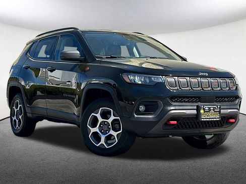 Used 2022 Jeep Compass Trailhawk image 2