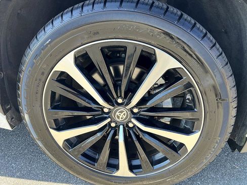 Used 2021 Toyota Highlander XSE image 12