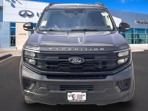 Used 2025 Ford Expedition Active AWD/4WD image 3
