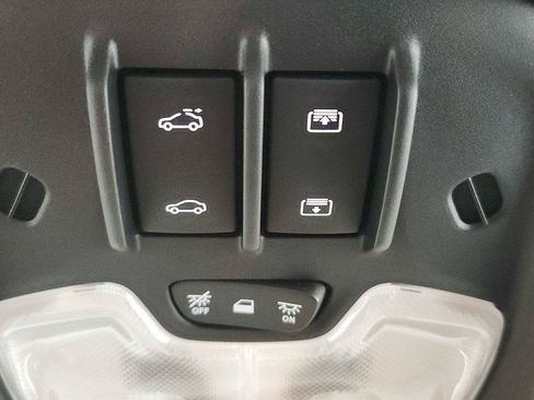 Used 2023 Chevrolet TrailBlazer RS w/ Sun and Liftgate Package FWD image 34