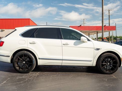 Used 2018 Bentley Bentayga Activity image 37