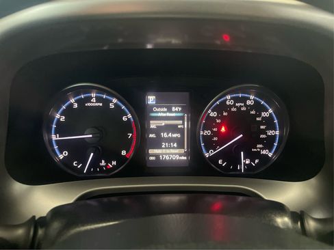 Used 2018 Toyota RAV4 LE w/ All Weather Liner Package FWD image 20