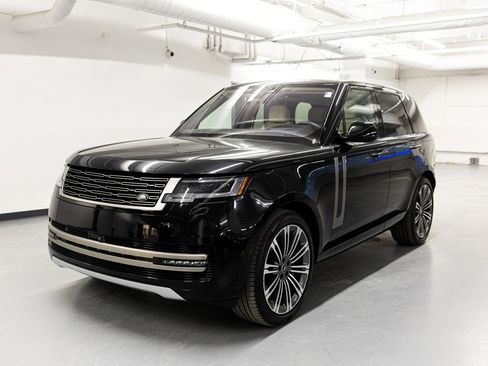 Used 2023 Land Rover Range Rover SE image 1