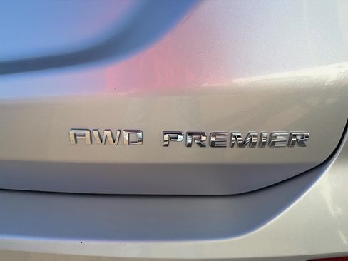 Used 2021 Chevrolet Equinox Premier AWD/4WD image 8
