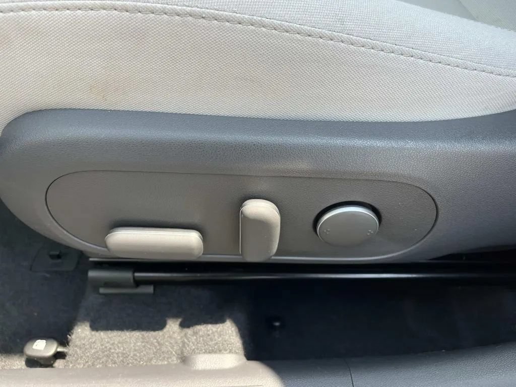 Used 2024 Hyundai Kona SEL FWD image 29