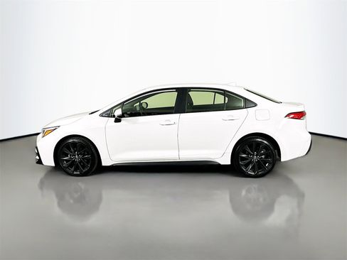 Used 2024 Toyota Corolla SE image 4