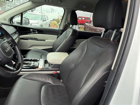 Used 2017 Kia Sedona LX image 17