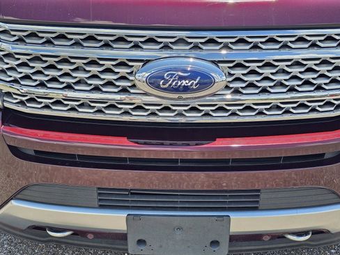 Used 2021 Ford Expedition Platinum AWD/4WD image 3