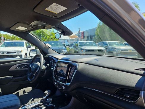 Used 2023 Chevrolet Traverse LT FWD image 28