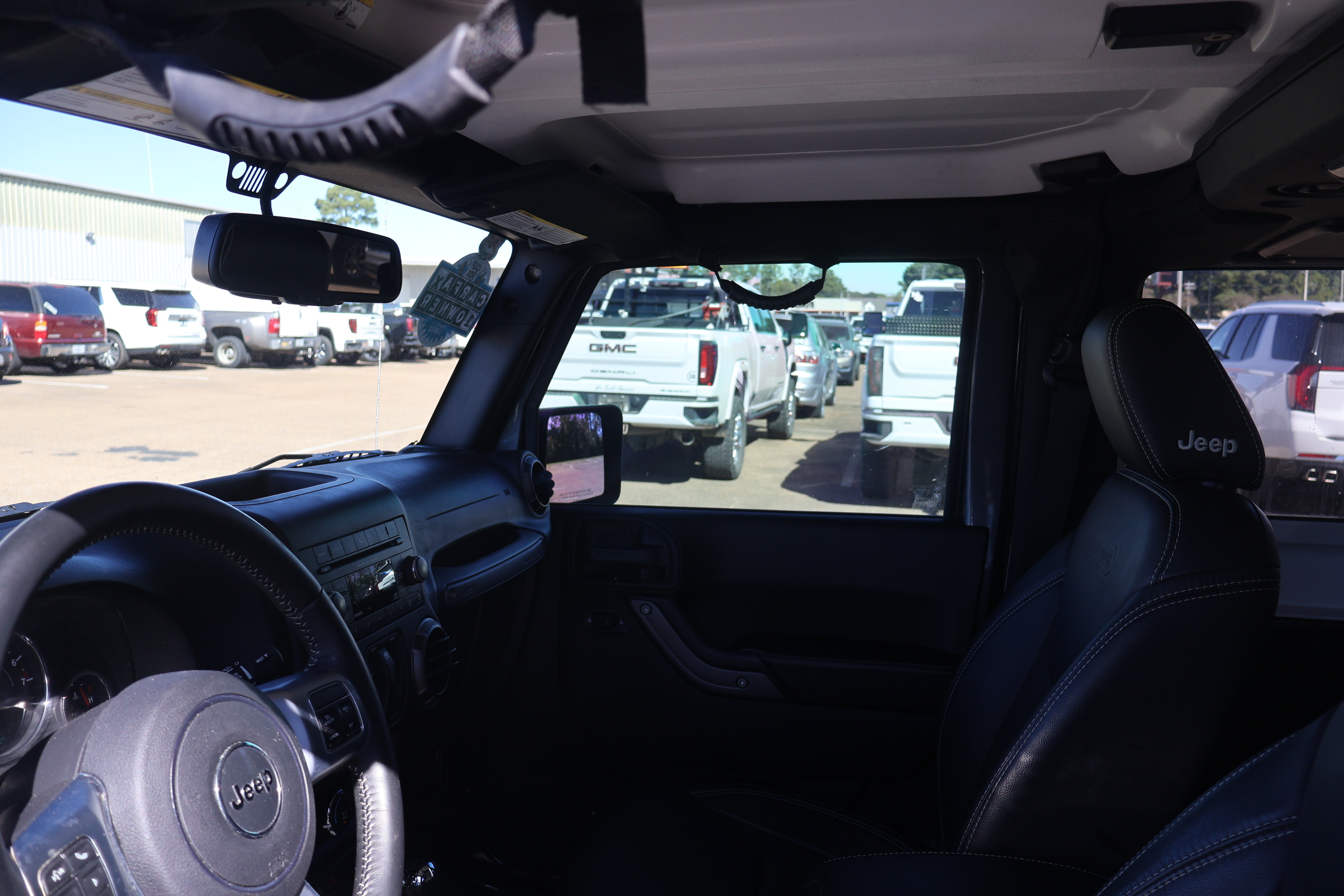 Used 2018 Jeep Wrangler Sport AWD/4WD image 13