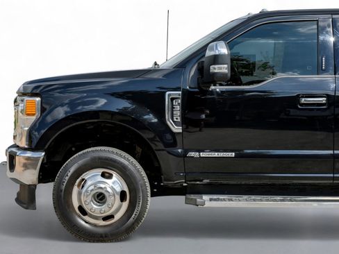 Used 2022 Ford F350 XLT w/ XLT Premium Package image 10