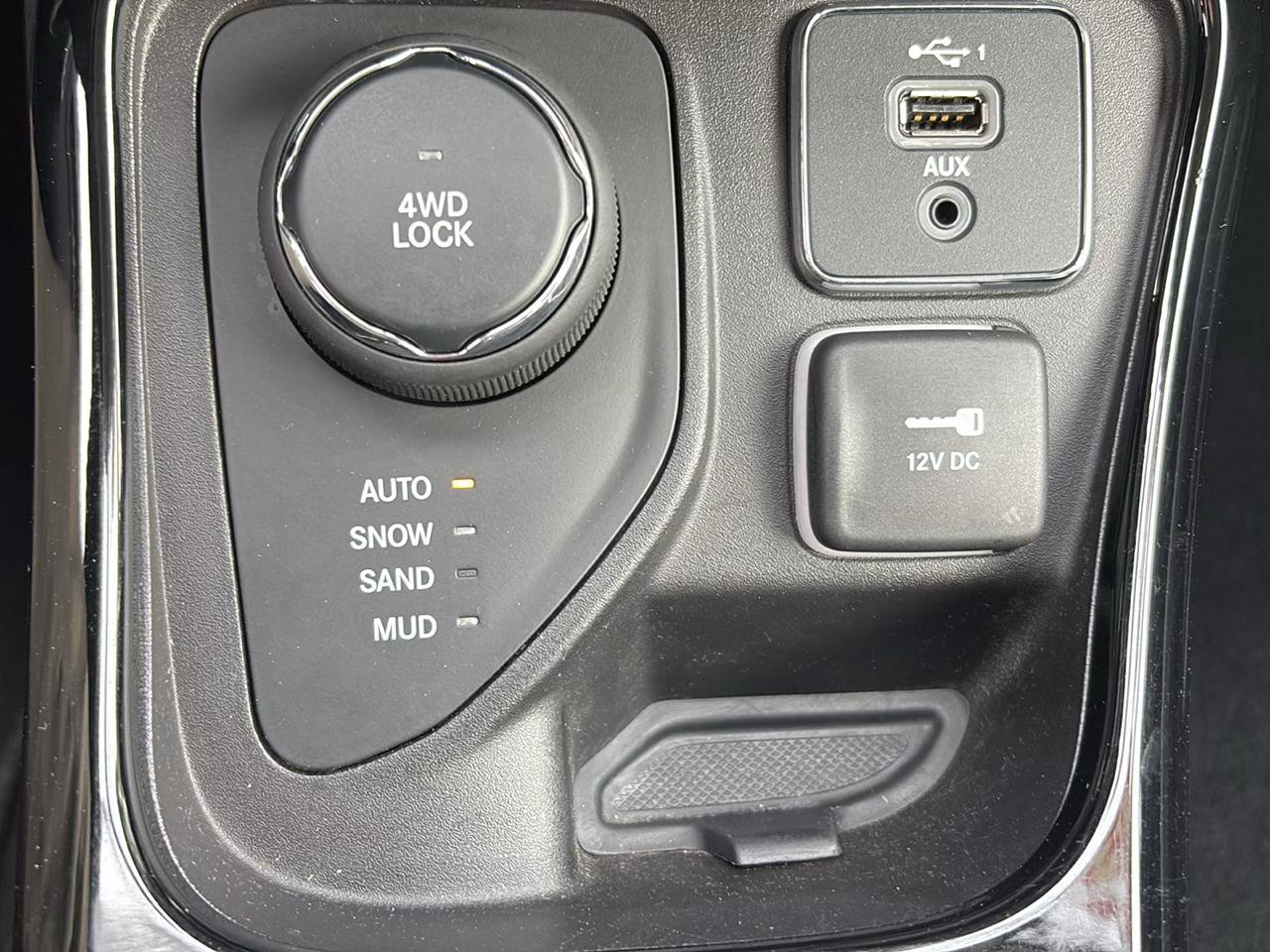 Used 2020 Jeep Compass Limited AWD/4WD image 16
