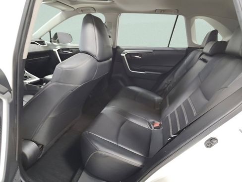 Used 2019 Toyota RAV4 XLE Premium image 20