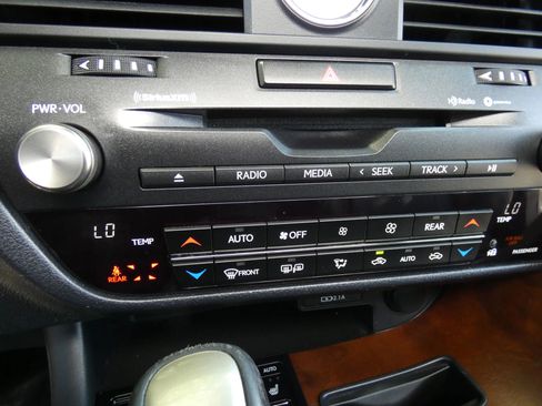 Used 2020 Lexus RX 350L FWD w/ Premium Package image 61