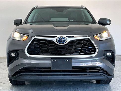 Used 2021 Toyota Highlander XLE image 6