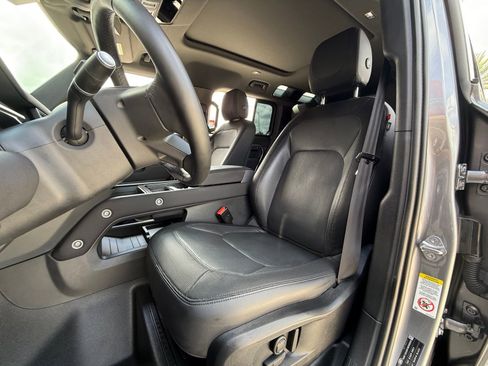 Used 2023 Land Rover Defender 110 X-Dynamic SE image 14