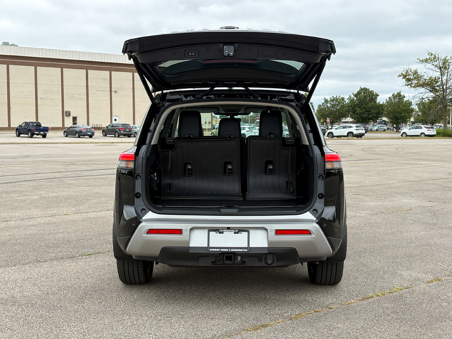 Used 2025 Nissan Pathfinder Platinum FWD image 32